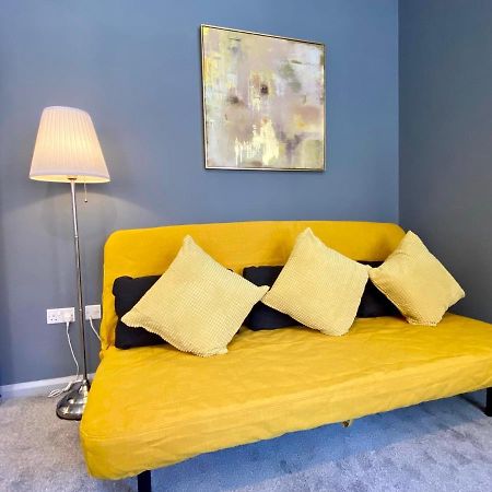 Trendy Stylish Apartment! - 5 Minute Walk To The Best Beach! - Great Location - Parking - Fast Wifi - Smart Tv - Newly Decorated - Sleeps Up To 6! Close To Bournemouth & Poole Town Centre & Sandbanks Экстерьер фото
