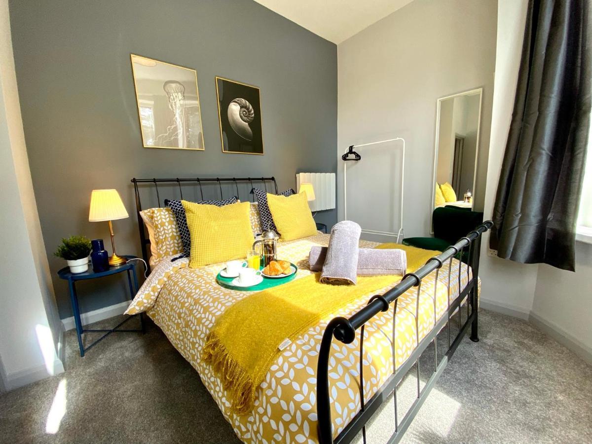 Trendy Stylish Apartment! - 5 Minute Walk To The Best Beach! - Great Location - Parking - Fast Wifi - Smart Tv - Newly Decorated - Sleeps Up To 6! Close To Bournemouth & Poole Town Centre & Sandbanks Экстерьер фото