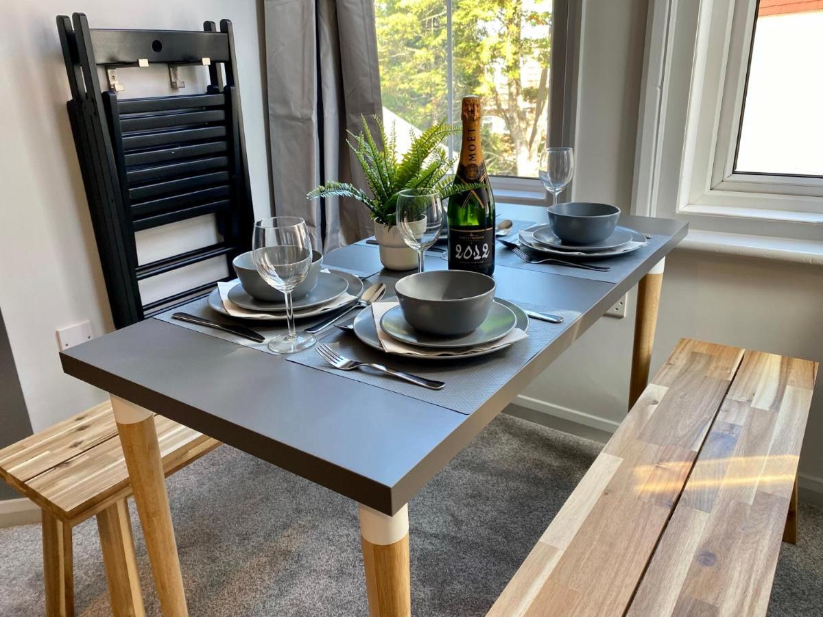 Trendy Stylish Apartment! - 5 Minute Walk To The Best Beach! - Great Location - Parking - Fast Wifi - Smart Tv - Newly Decorated - Sleeps Up To 6! Close To Bournemouth & Poole Town Centre & Sandbanks Экстерьер фото