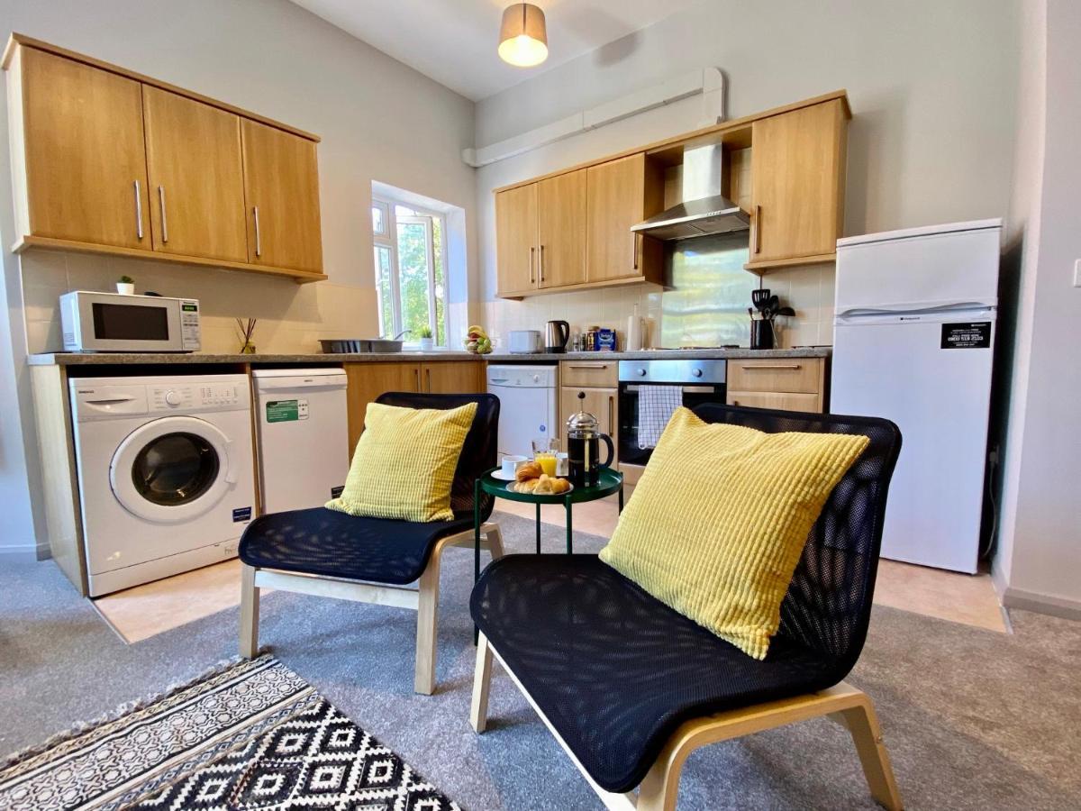 Trendy Stylish Apartment! - 5 Minute Walk To The Best Beach! - Great Location - Parking - Fast Wifi - Smart Tv - Newly Decorated - Sleeps Up To 6! Close To Bournemouth & Poole Town Centre & Sandbanks Экстерьер фото
